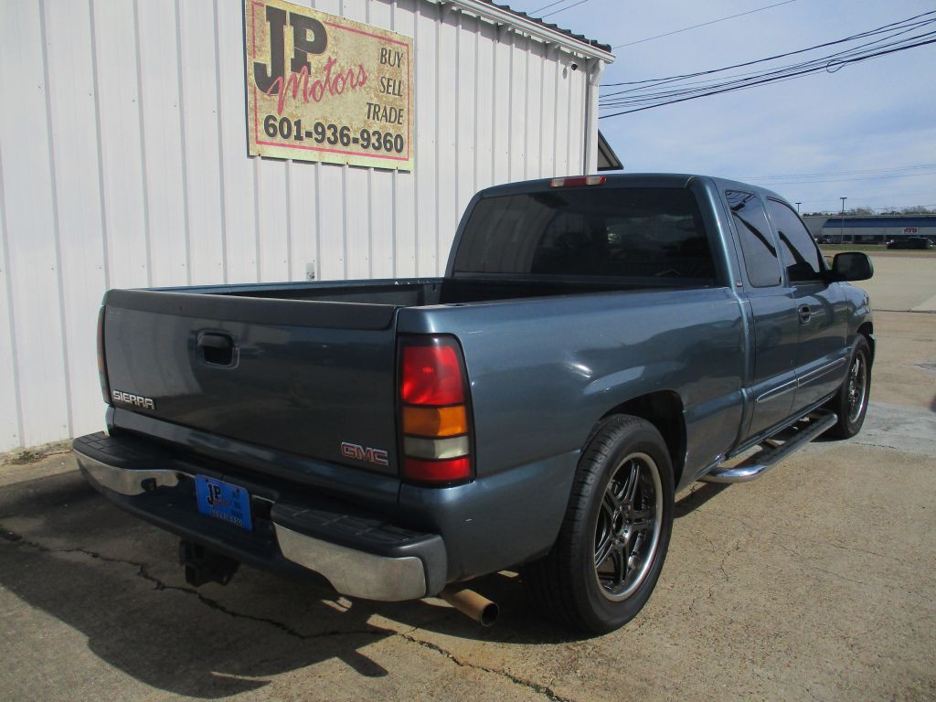 2006 GMC Sierra Image 3