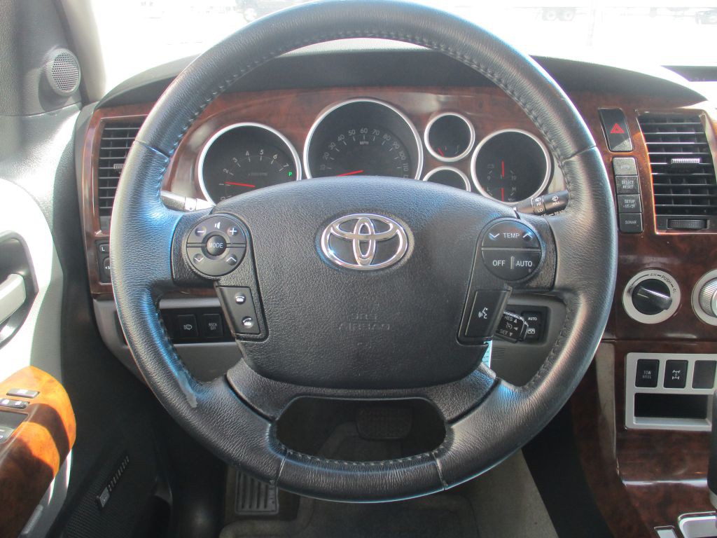 2008 Toyota Sequoia Image 11