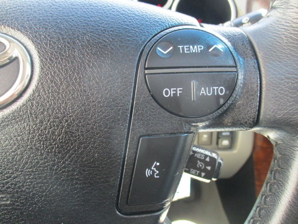 2008 Toyota Sequoia Image 17