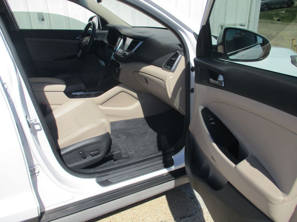 2017 Hyundai Tucson Image 18