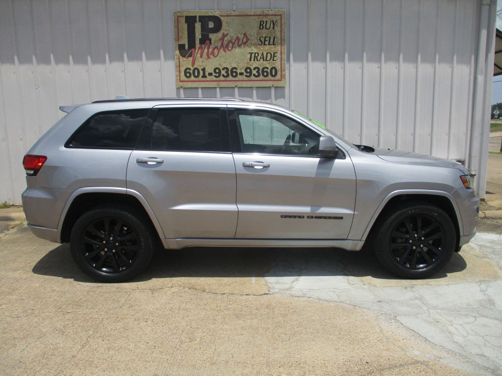 2017 Jeep Grand Cherokee Image 2