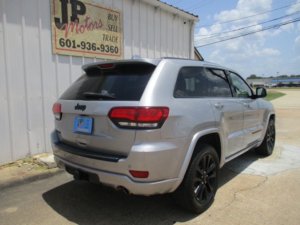 2017 Jeep Grand Cherokee Image 3