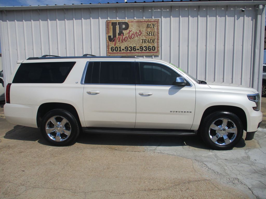 2015 Chevrolet Suburban Image 2