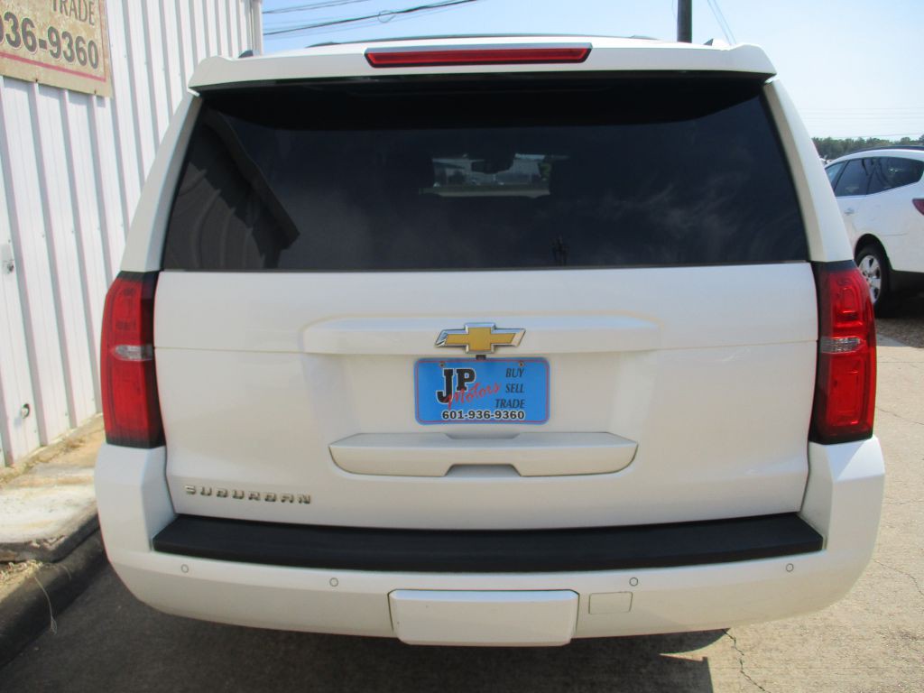 2015 Chevrolet Suburban Image 4
