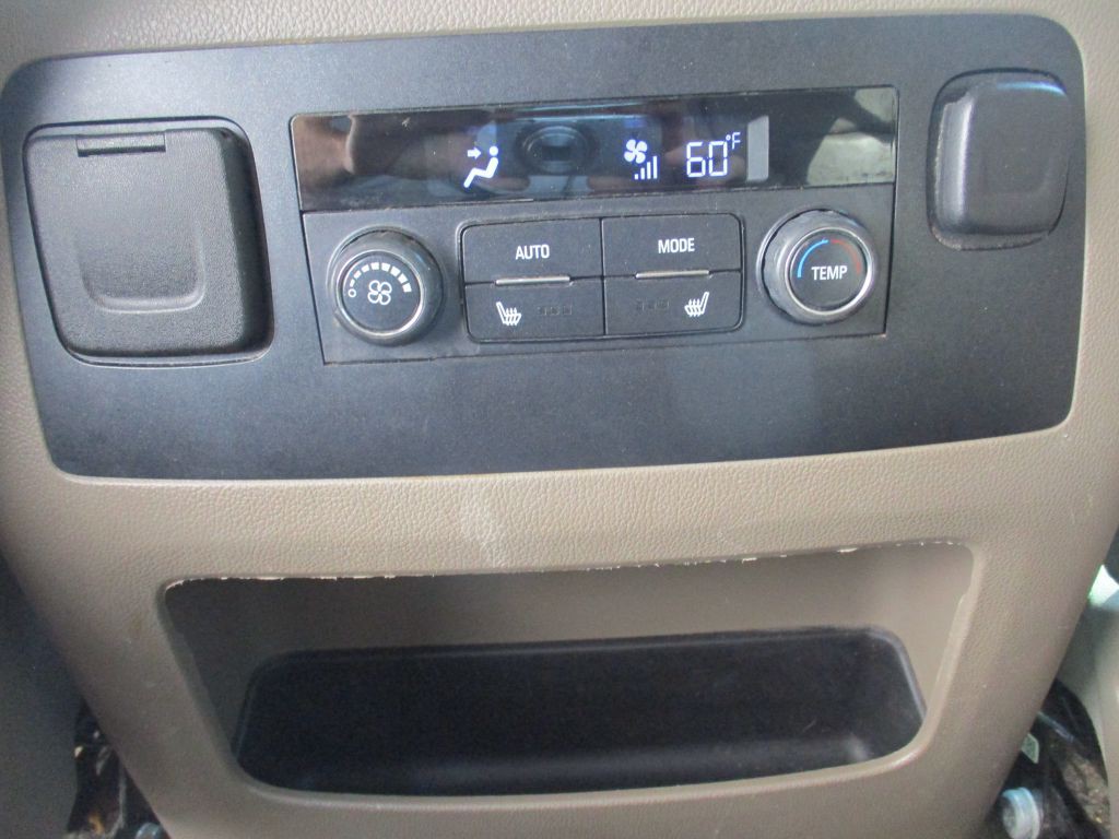 2015 Chevrolet Suburban Image 14