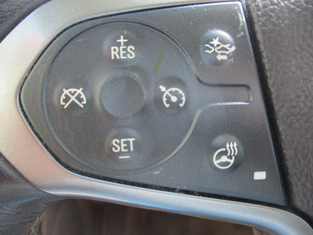 2015 Chevrolet Suburban Image 17