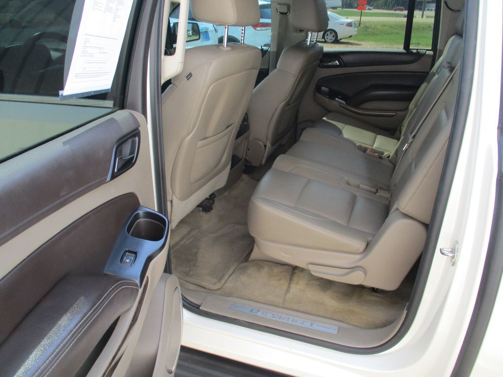 2015 Chevrolet Suburban Image 21