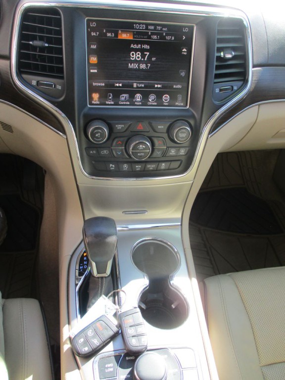 2017 Jeep Grand Cherokee Image 16