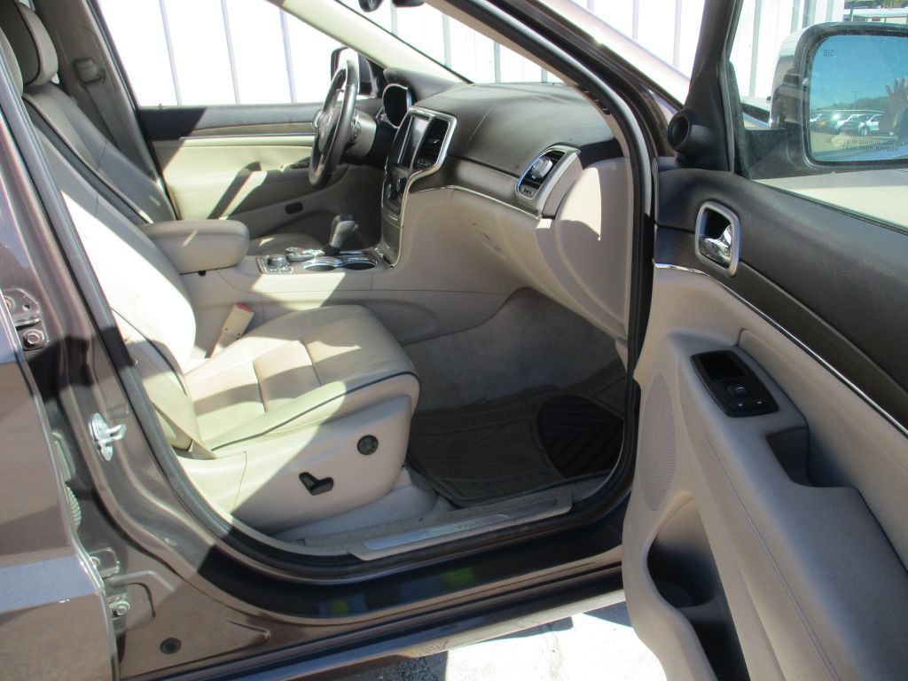 2017 Jeep Grand Cherokee Image 25