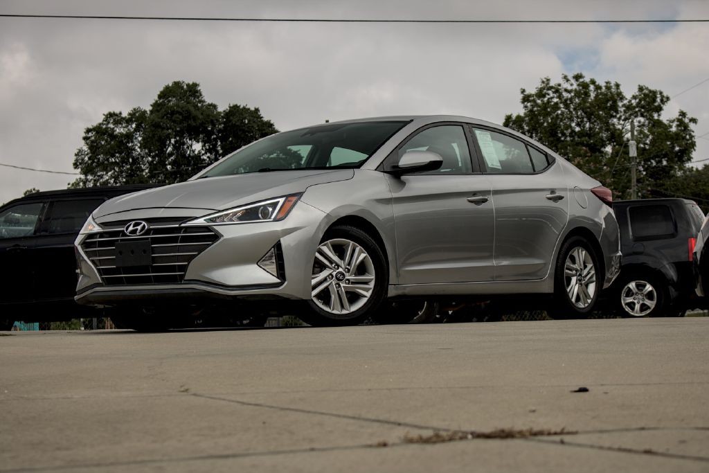 2020 Hyundai Elantra Image 1