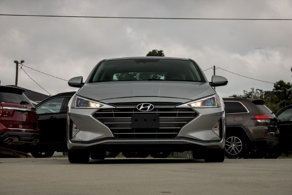 2020 Hyundai Elantra Image 2