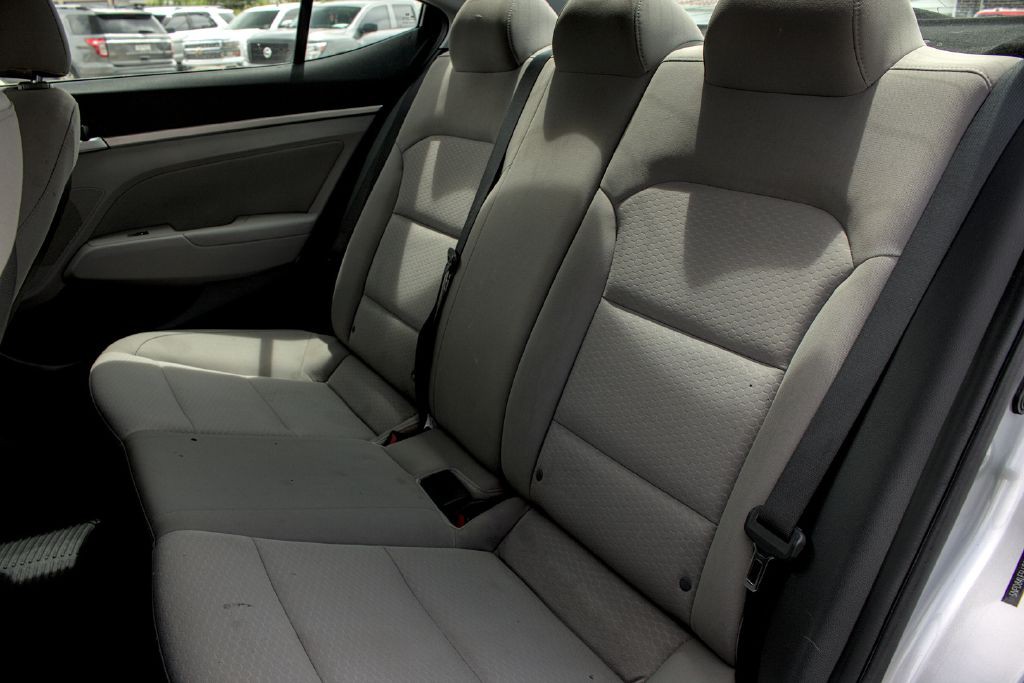 2020 Hyundai Elantra Image 8