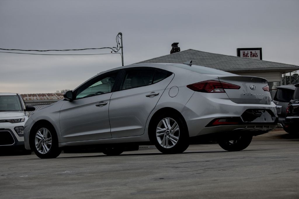 2020 Hyundai Elantra Image 3