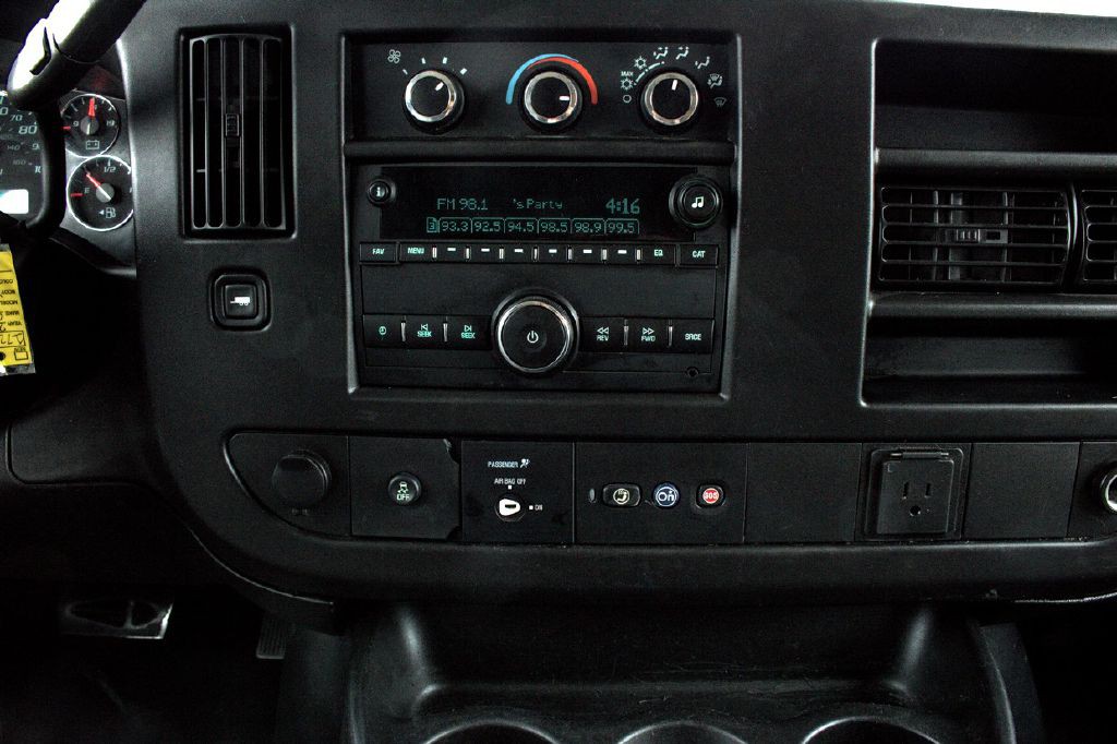 2019 Chevrolet Express Image 6