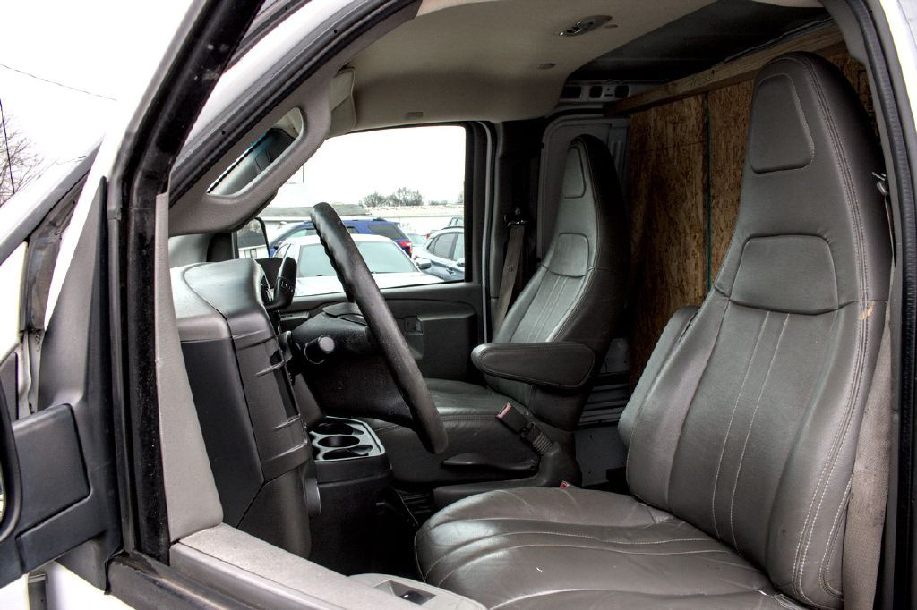 2019 Chevrolet Express Image 7