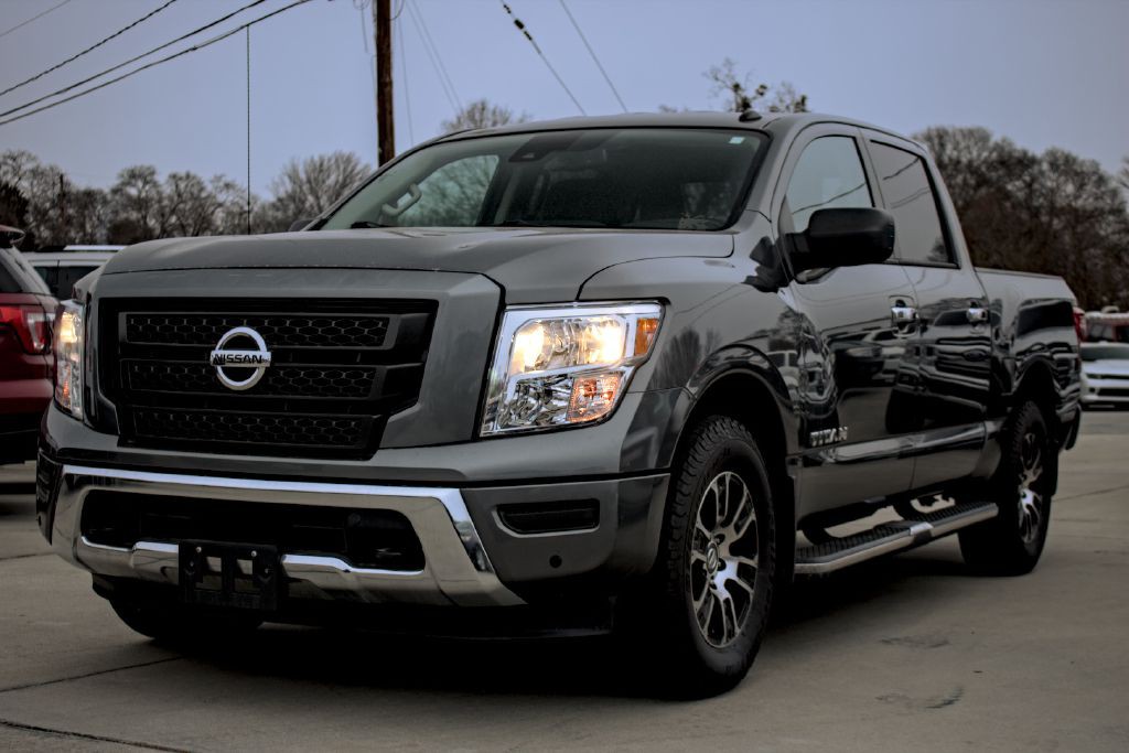 2021 Nissan Titan Image 1