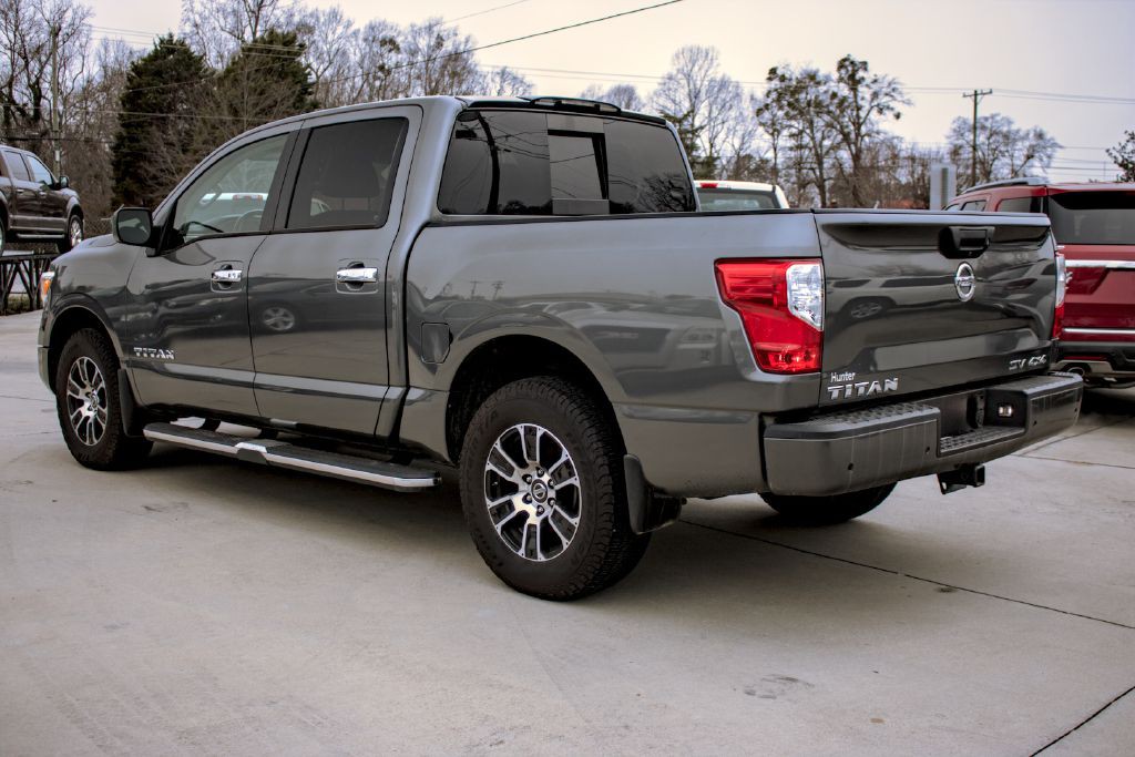2021 Nissan Titan Image 3