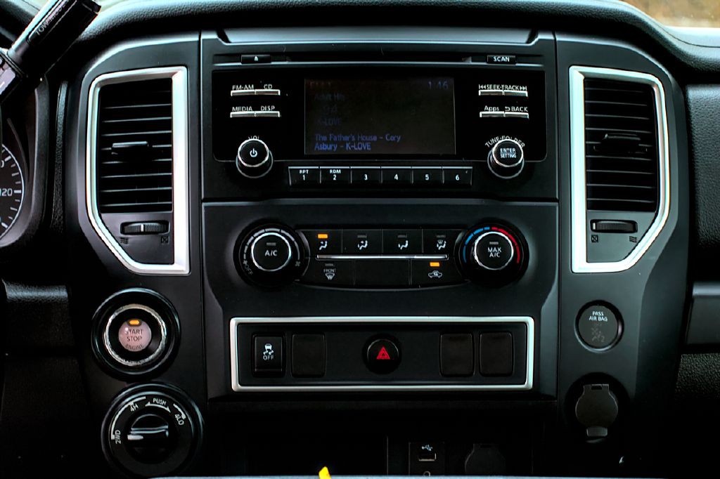 2017 Nissan Titan Image 6