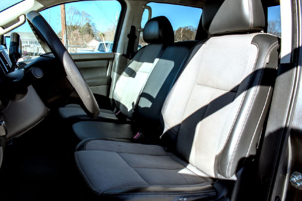 2017 Nissan Titan Image 7