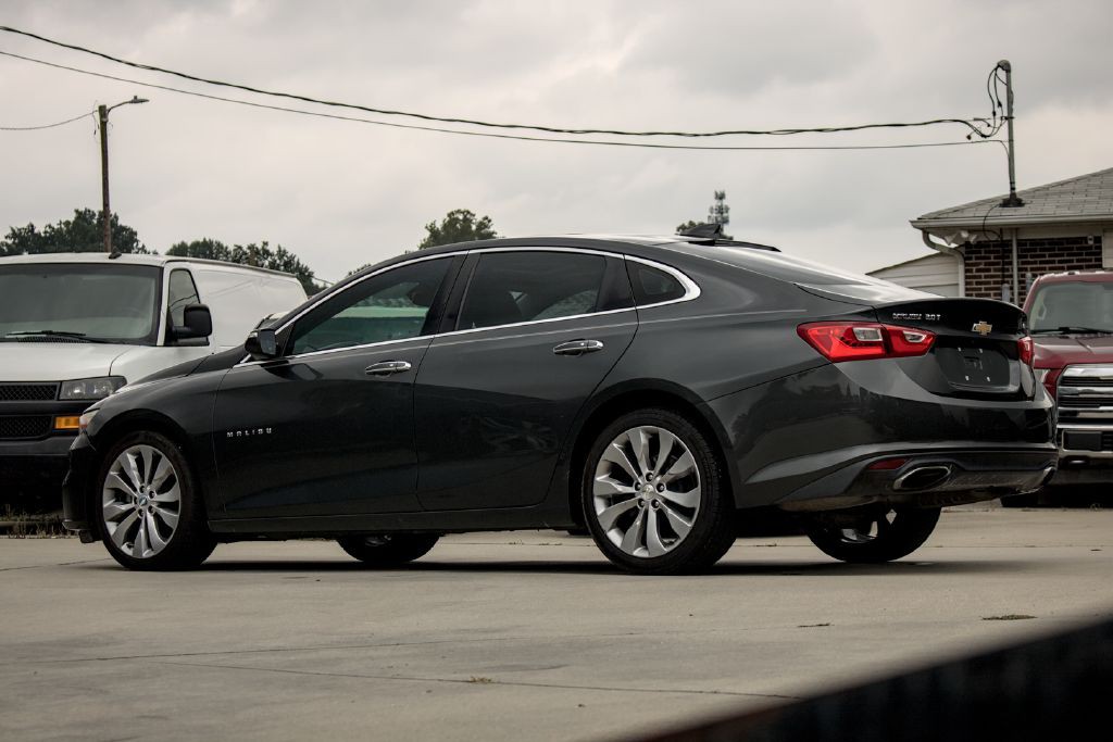 2017 Chevrolet Malibu Image 3