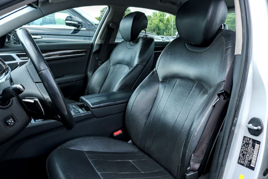 2017 Genesis G80 Image 7