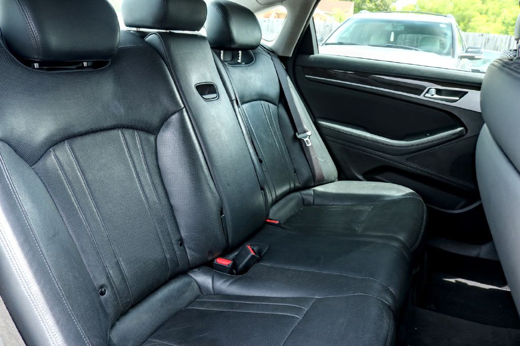 2017 Genesis G80 Image 8