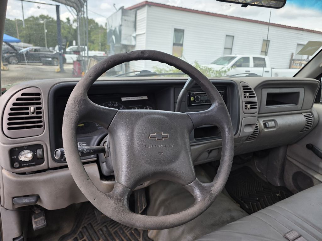 2000 Chevrolet C/K Image 5