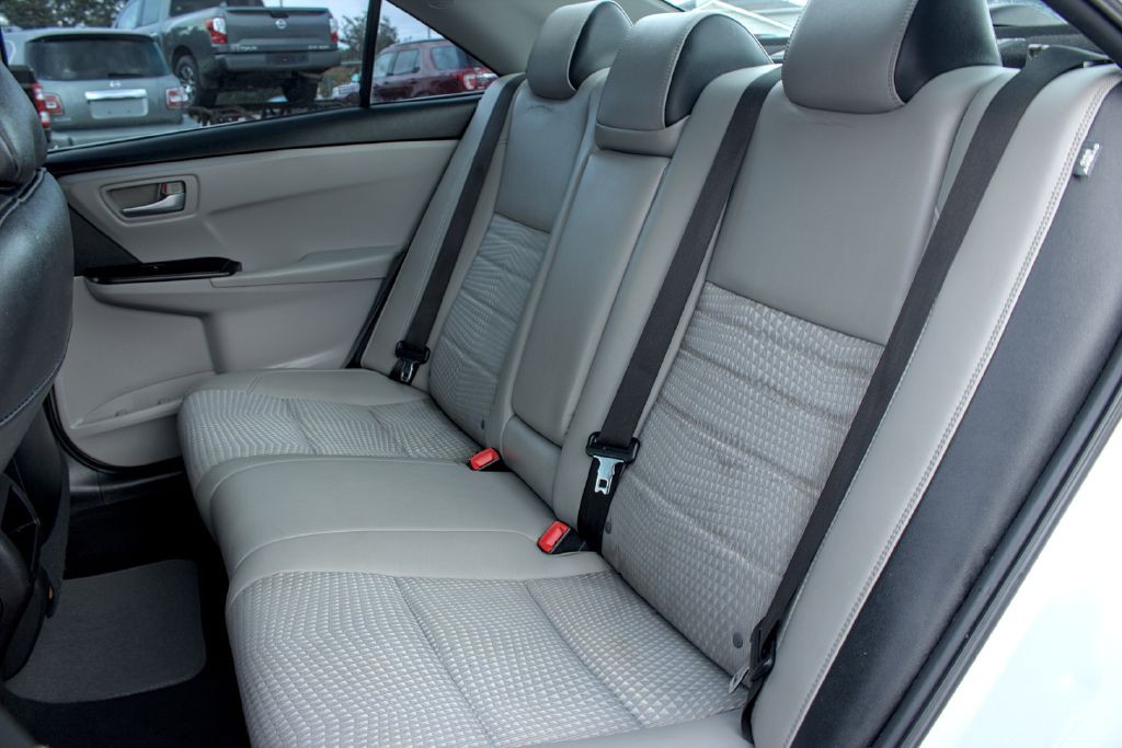 2015 Toyota Camry Image 8