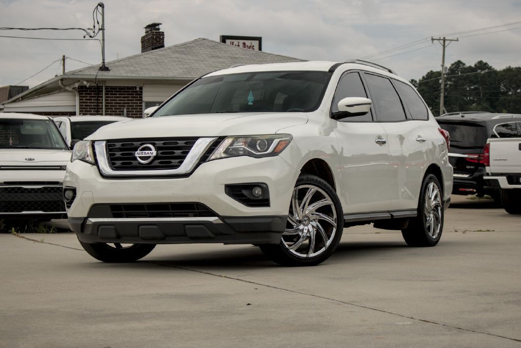 2018 Nissan Pathfinder Image 2