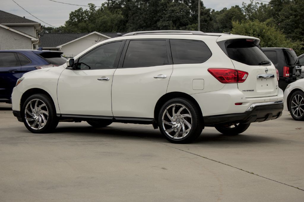 2018 Nissan Pathfinder Image 3