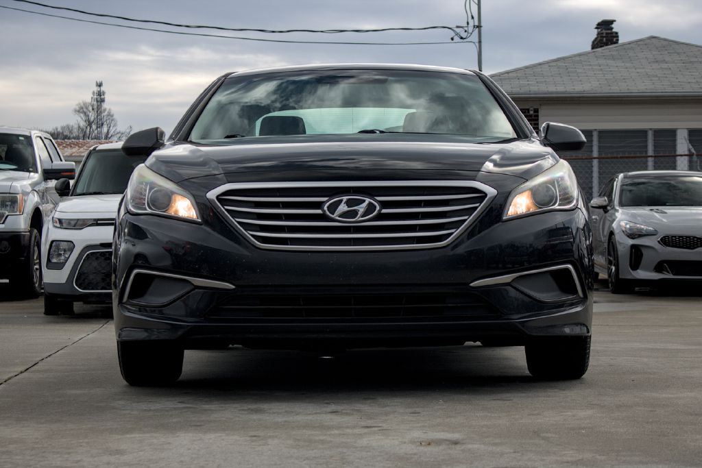 2017 Hyundai Sonata Image 2