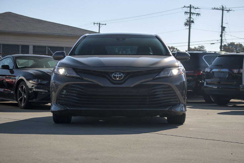 2018 Toyota Camry Image 2