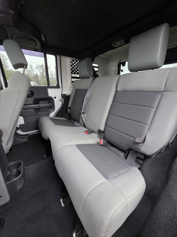 2010 Jeep Wrangler Unlimited Image 8