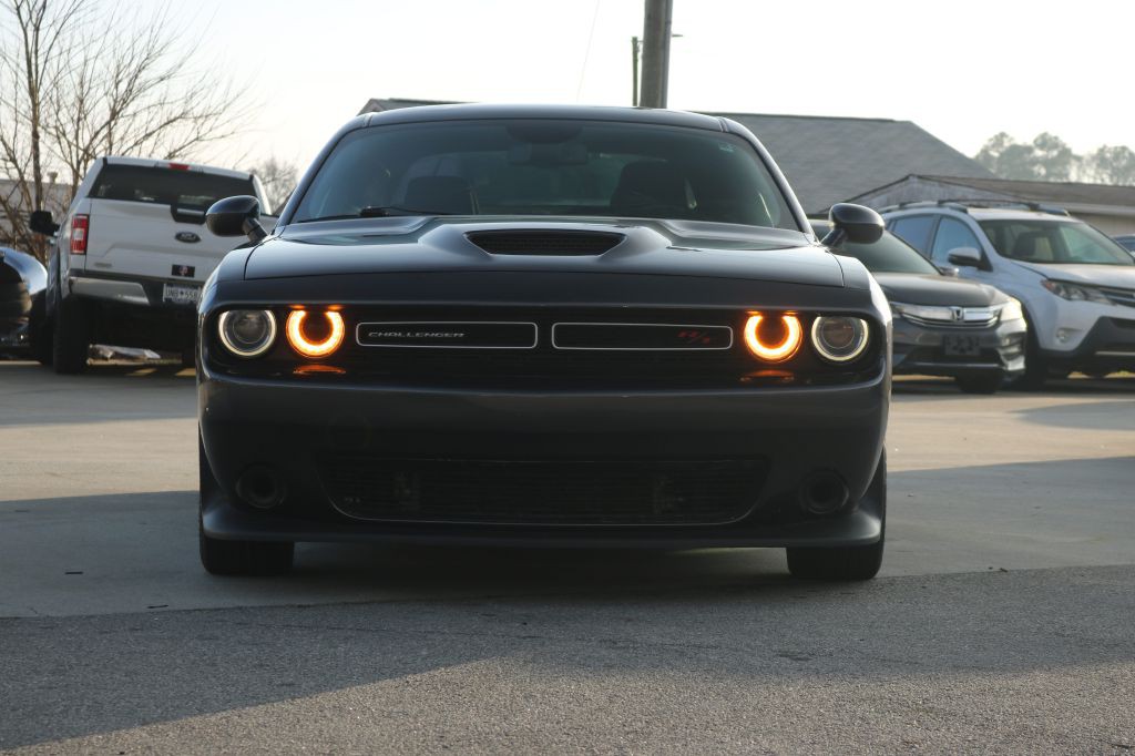 2019 Dodge Challenger Image 2