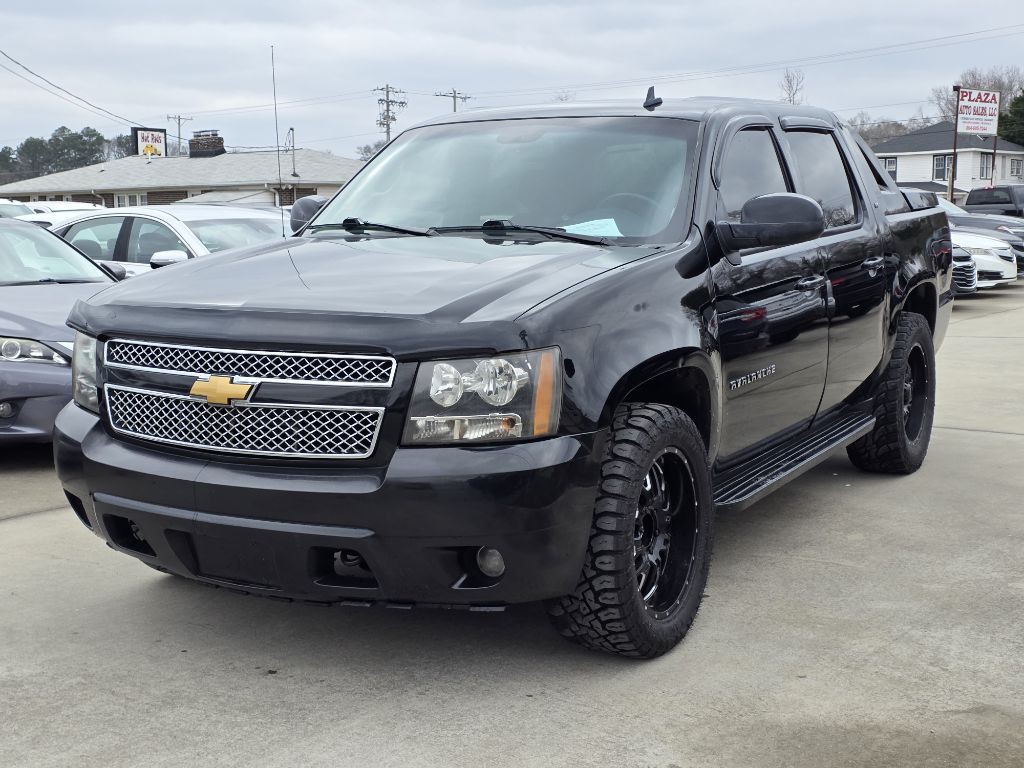 2011 Chevrolet Avalanche Image 1