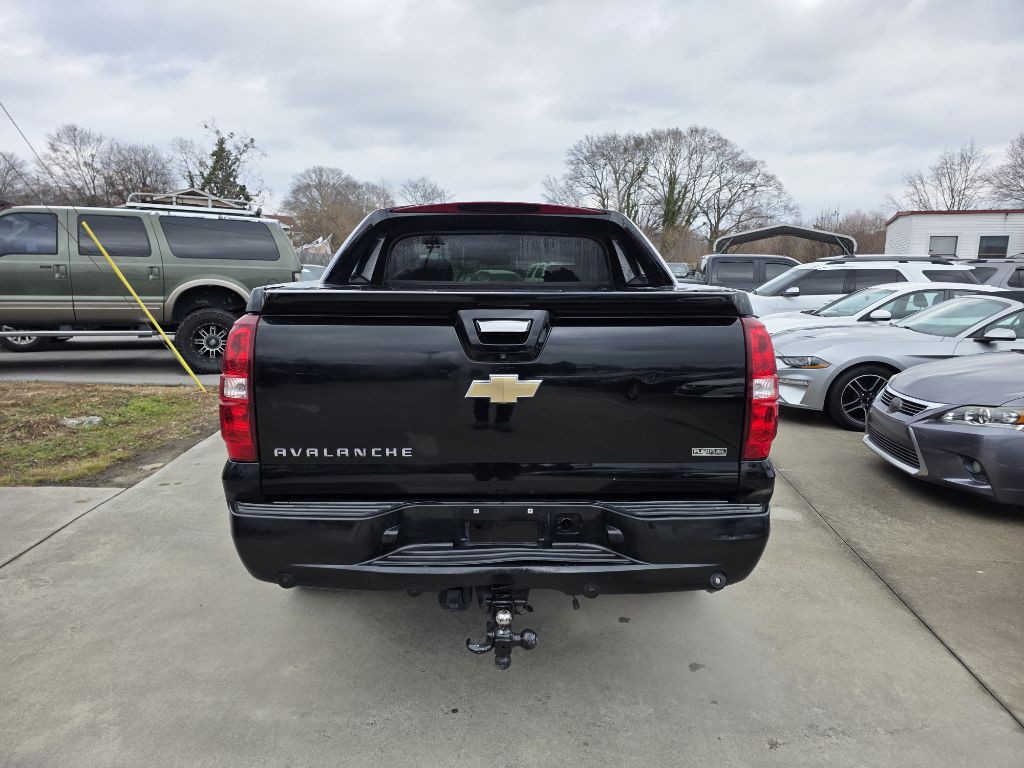 2011 Chevrolet Avalanche Image 4