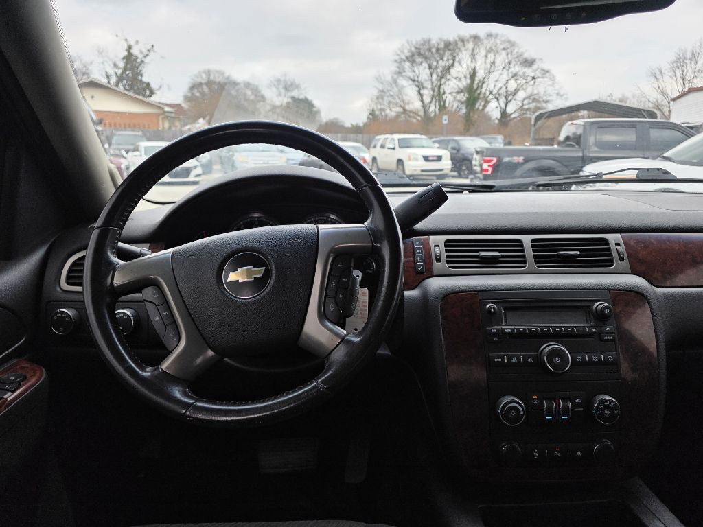 2011 Chevrolet Avalanche Image 6