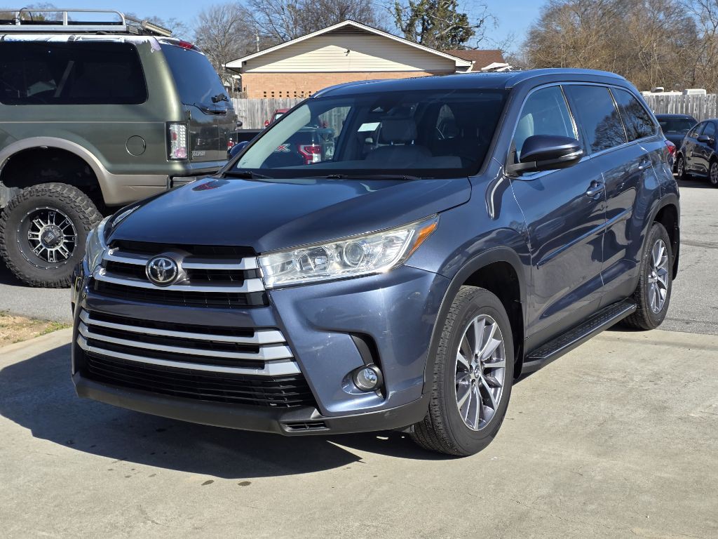2019 Toyota Highlander Image 1