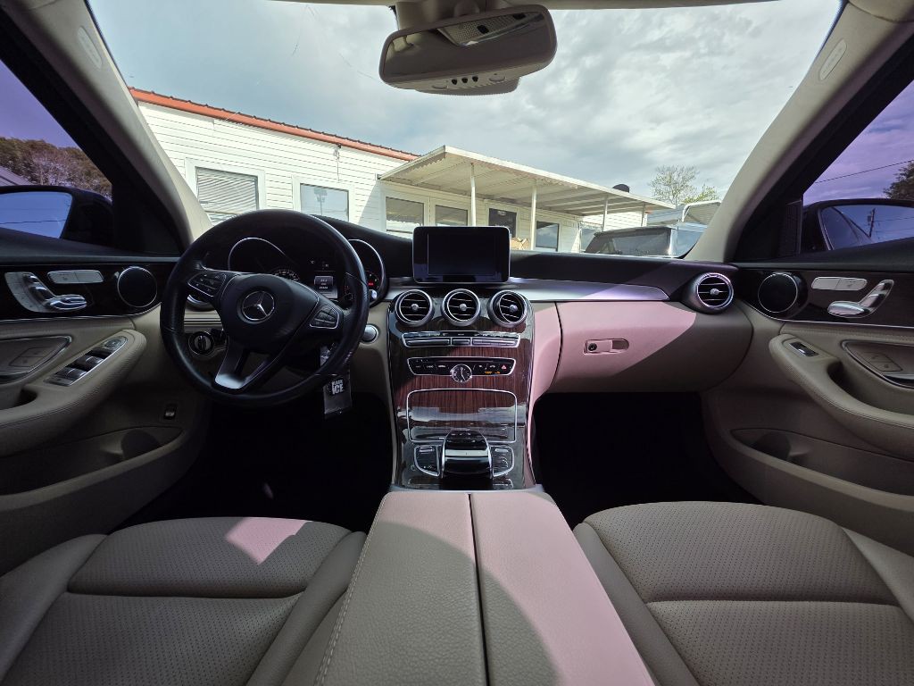 2016 Mercedes-Benz C-Class Image 6