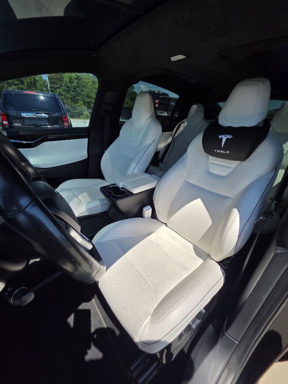 2016 Tesla Model X Image 8