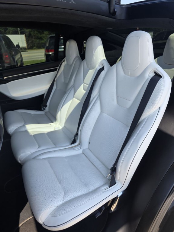 2016 Tesla Model X Image 9