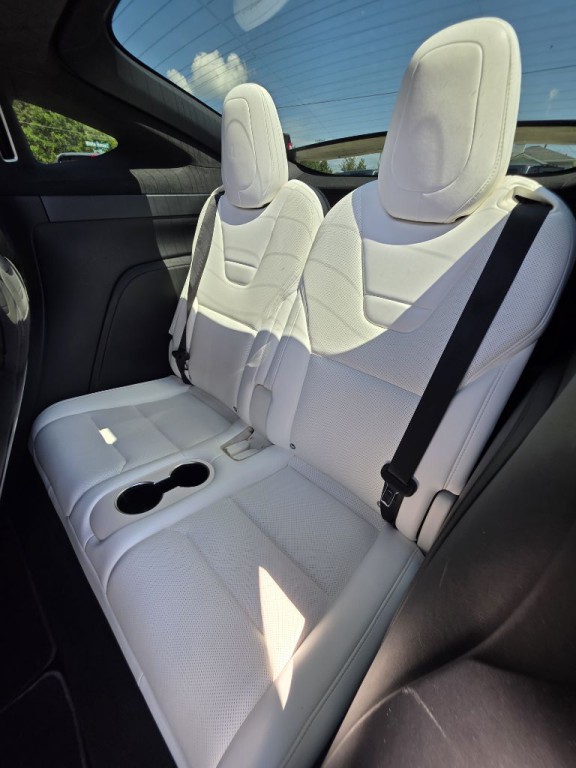 2016 Tesla Model X Image 10