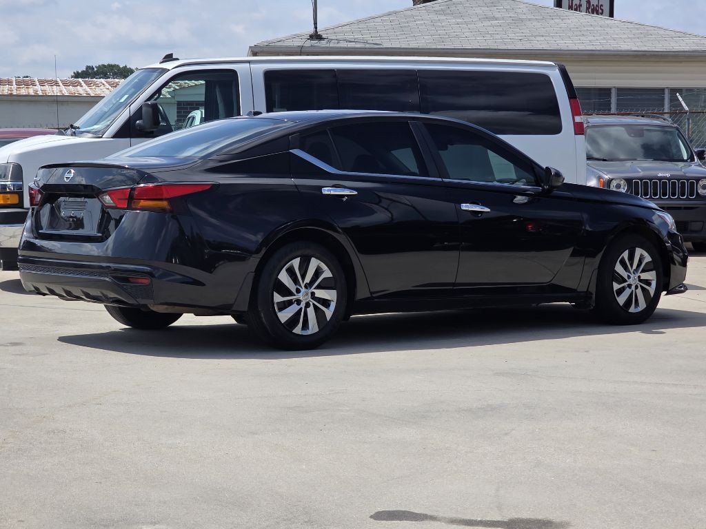 2019 Nissan Altima Image 4