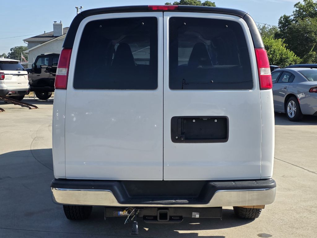 2019 Chevrolet Express Image 3