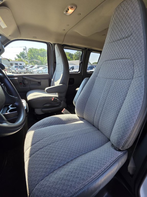 2019 Chevrolet Express Image 8
