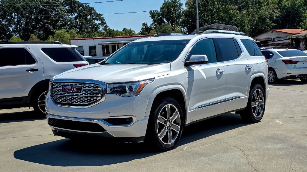 2017 GMC Acadia Image 2