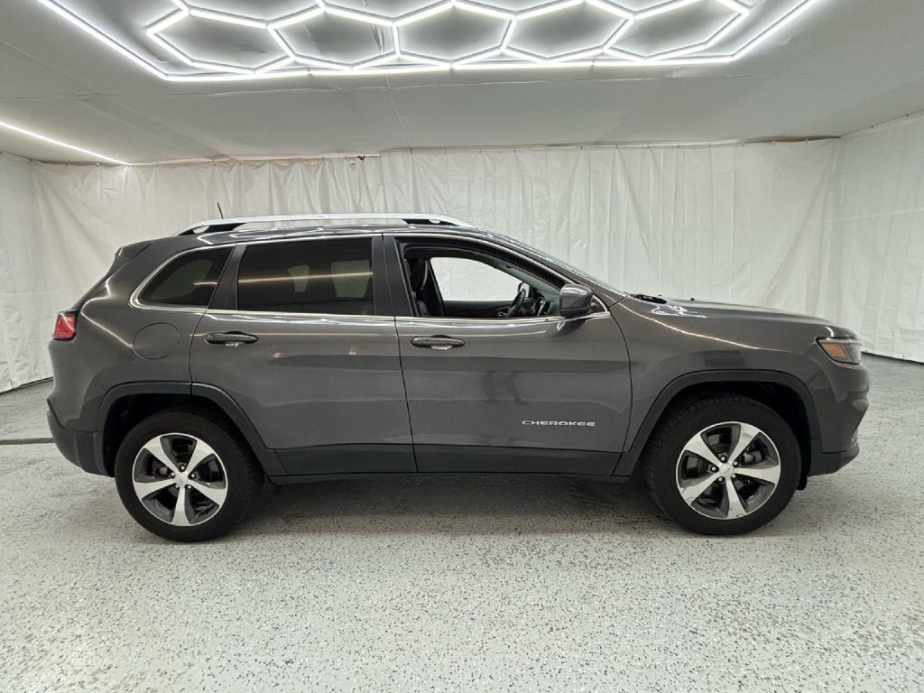 2019 Jeep Cherokee Image 2