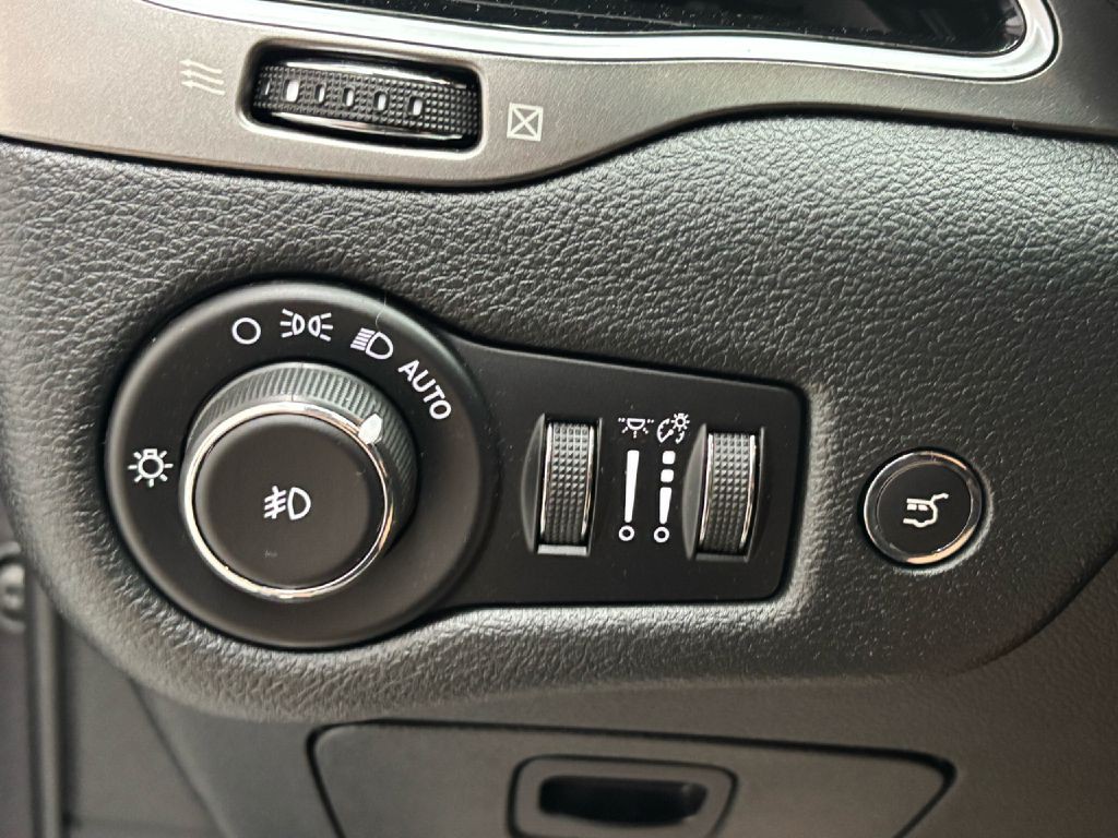 2019 Jeep Cherokee Image 18