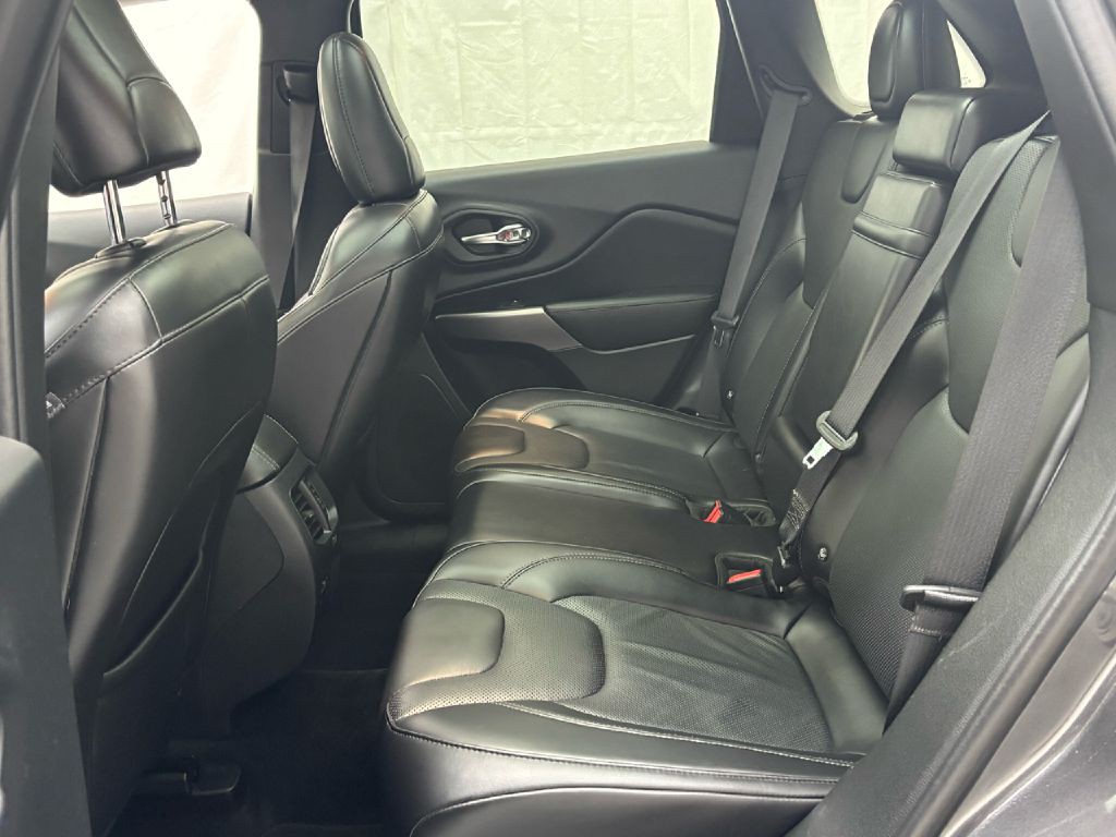 2019 Jeep Cherokee Image 24