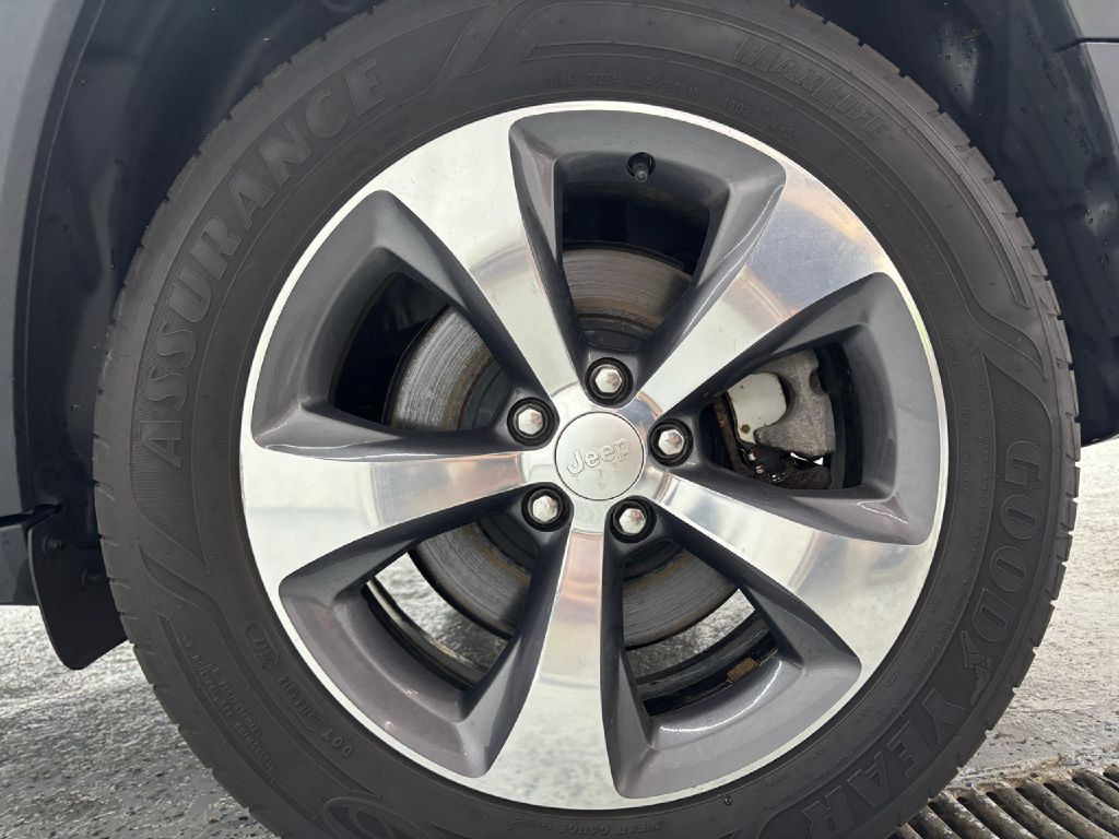 2019 Jeep Cherokee Image 32